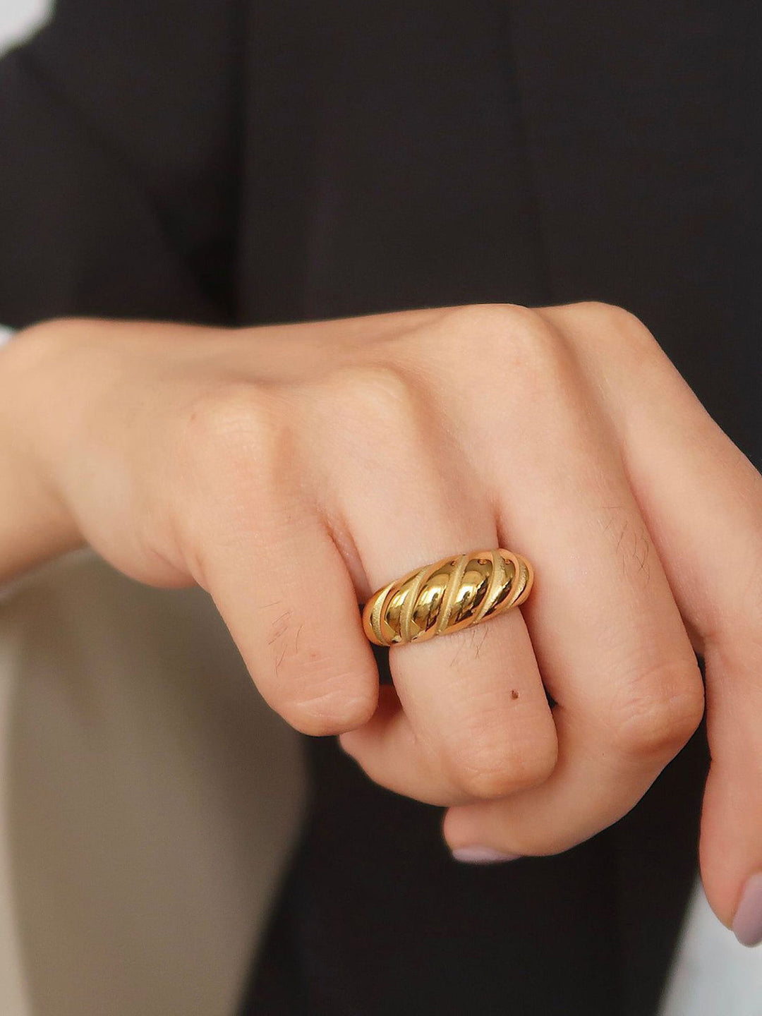 Bague Motif Croissant en Chanvre 1pc