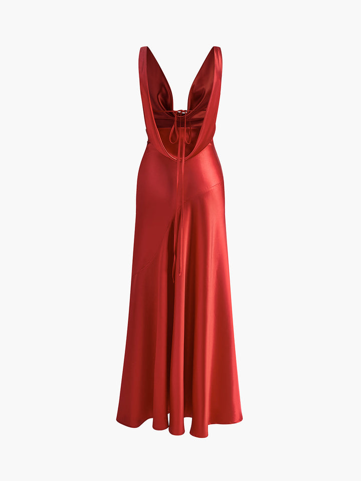Robe longue en satin dos nu plissée