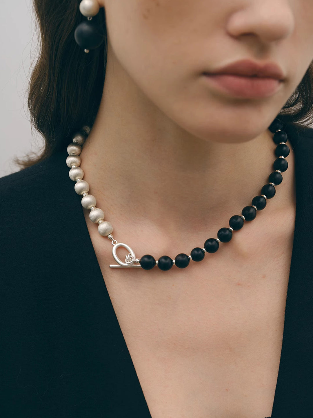 Collier bicolore en bois de santal