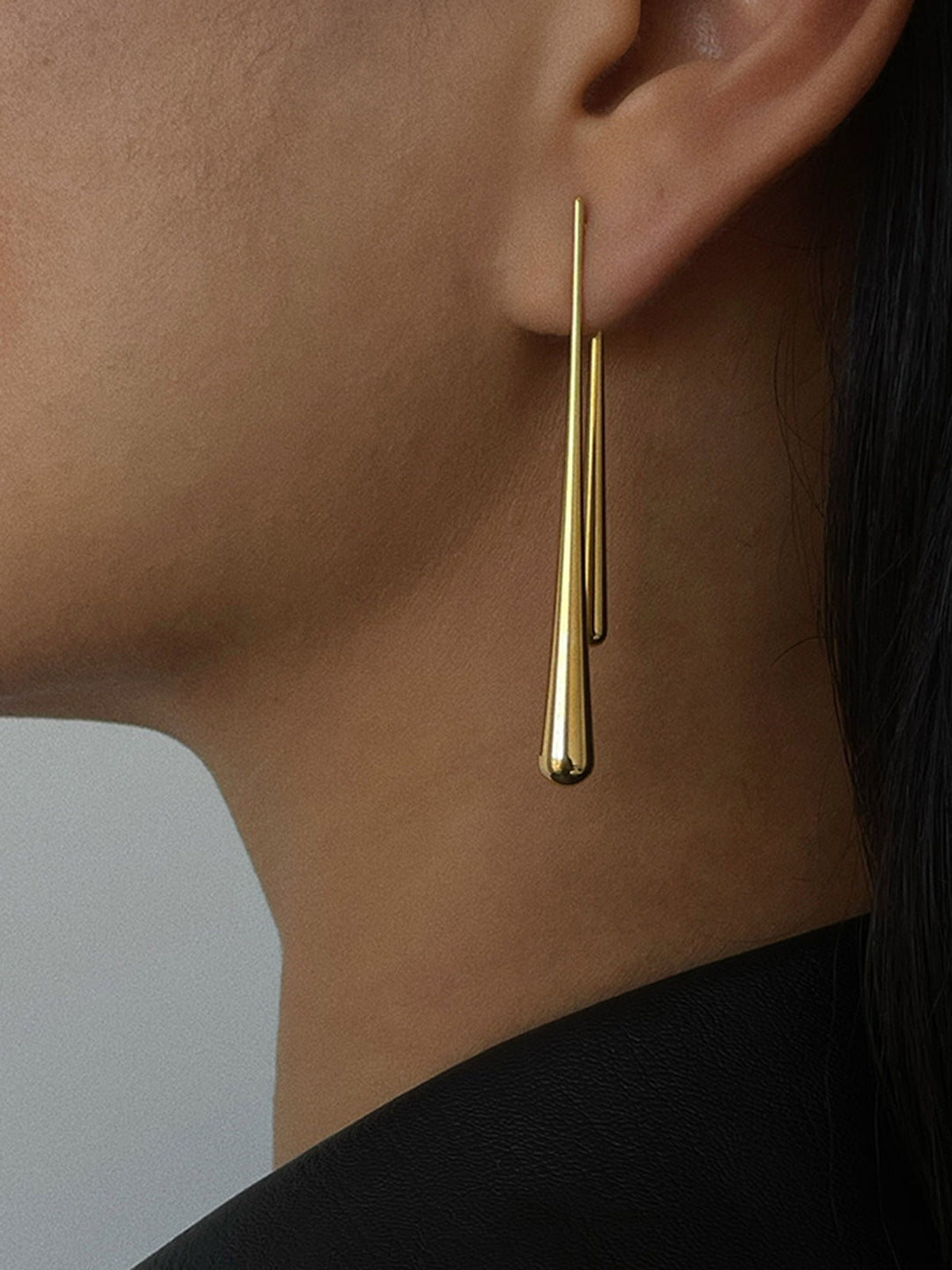 Boucles d'oreilles asymétriques en forme de goutte d'eau dorée