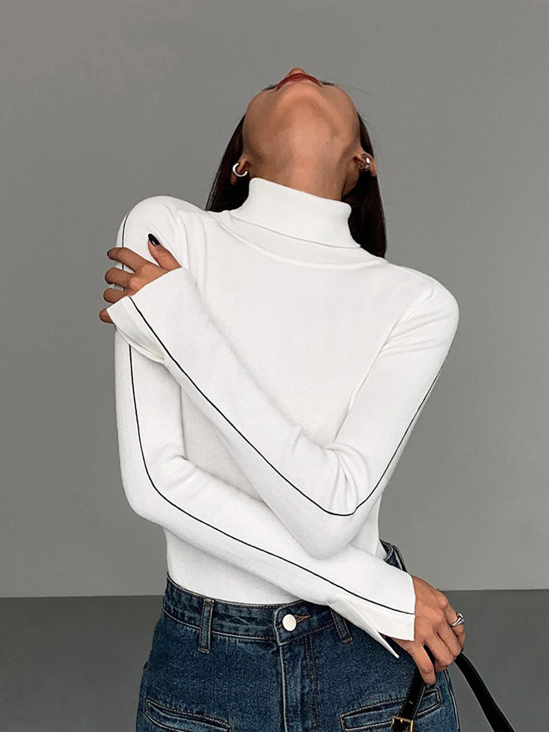 Pull en tricot à col roulé avec passepoil contrastant