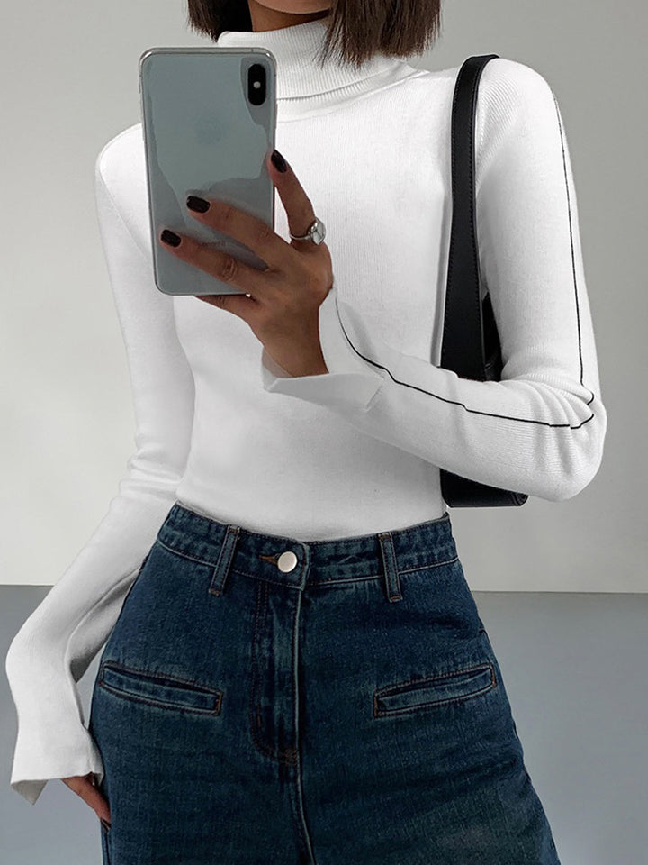 Pull en tricot à col roulé avec passepoil contrastant