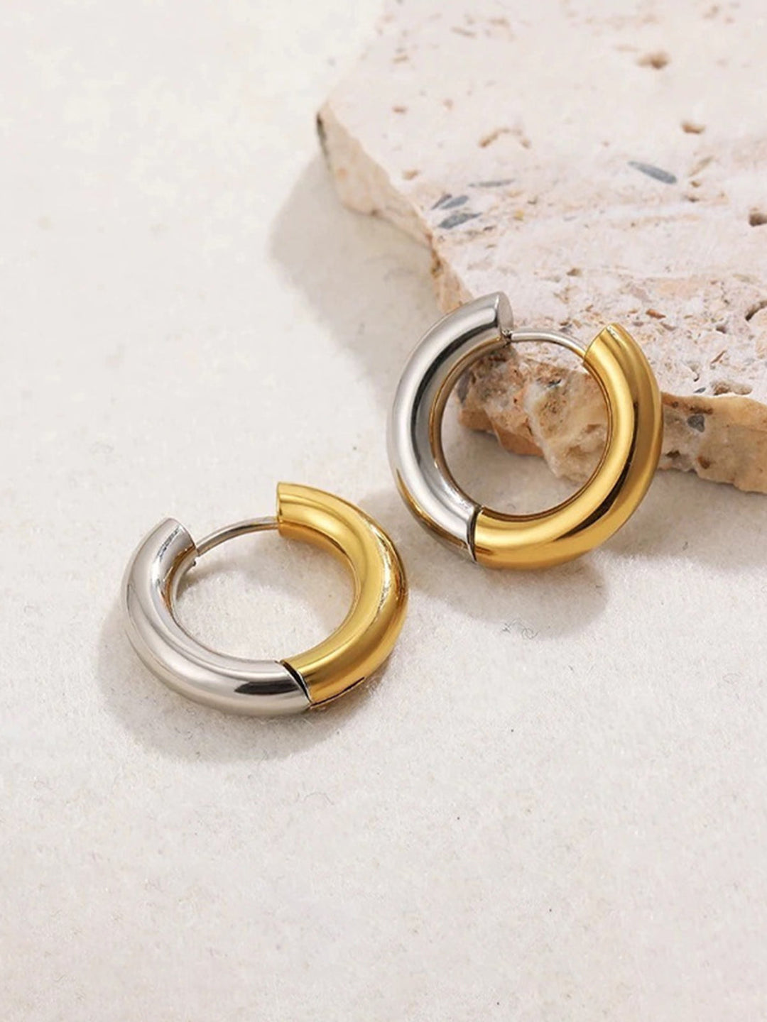 Boucles d'oreilles anneau à épissure bicolore