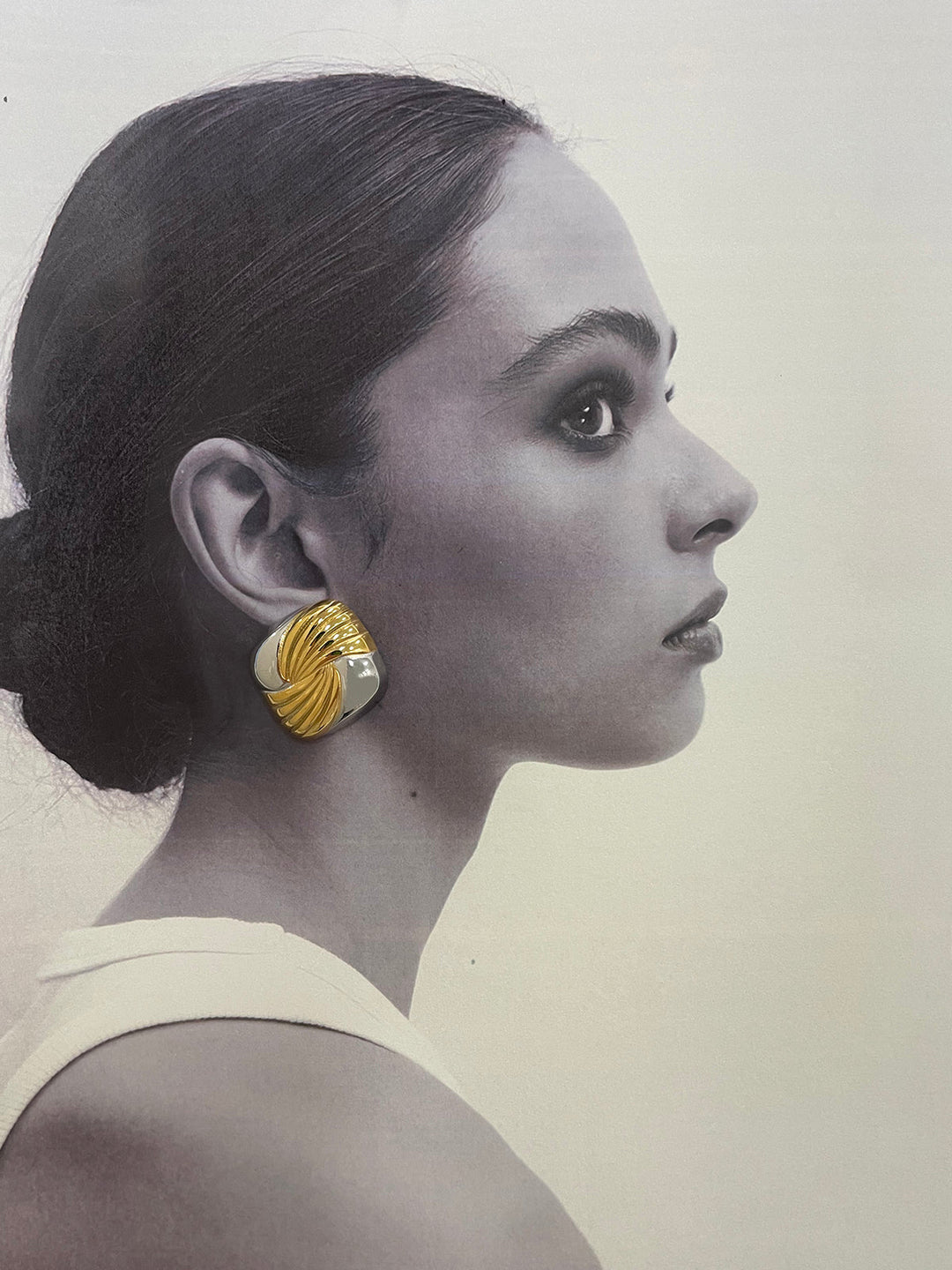 Boucles d'oreilles carrées ondulées bicolores