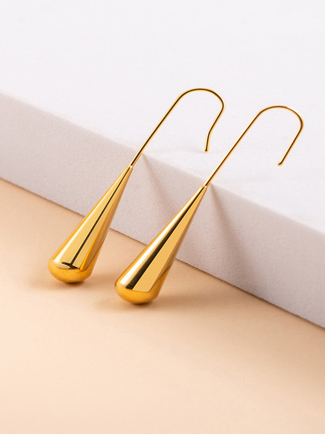 Boucles d'oreilles minimalistes en forme de goutte d'eau