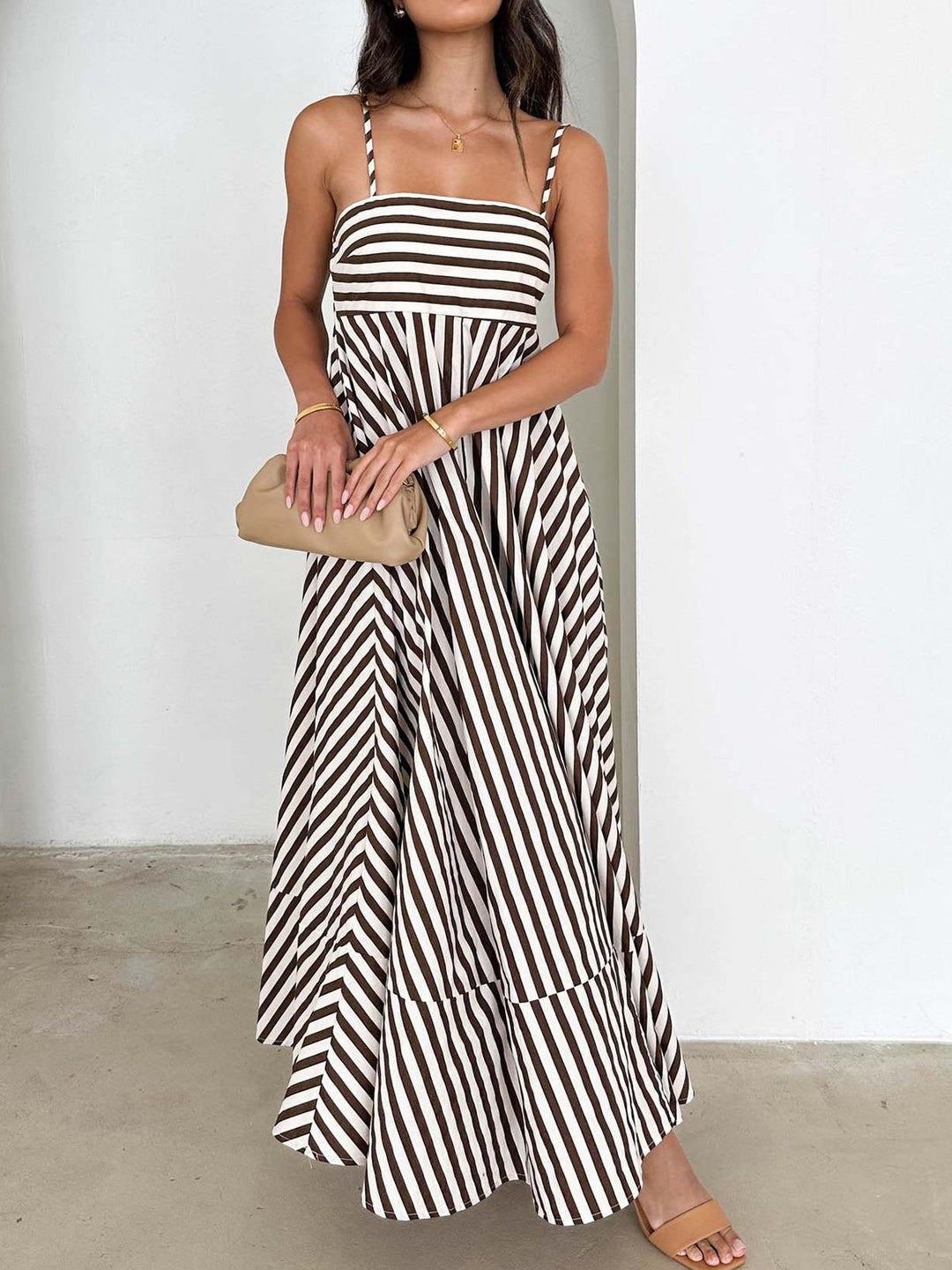 Robe longue évasée à bretelles rayées