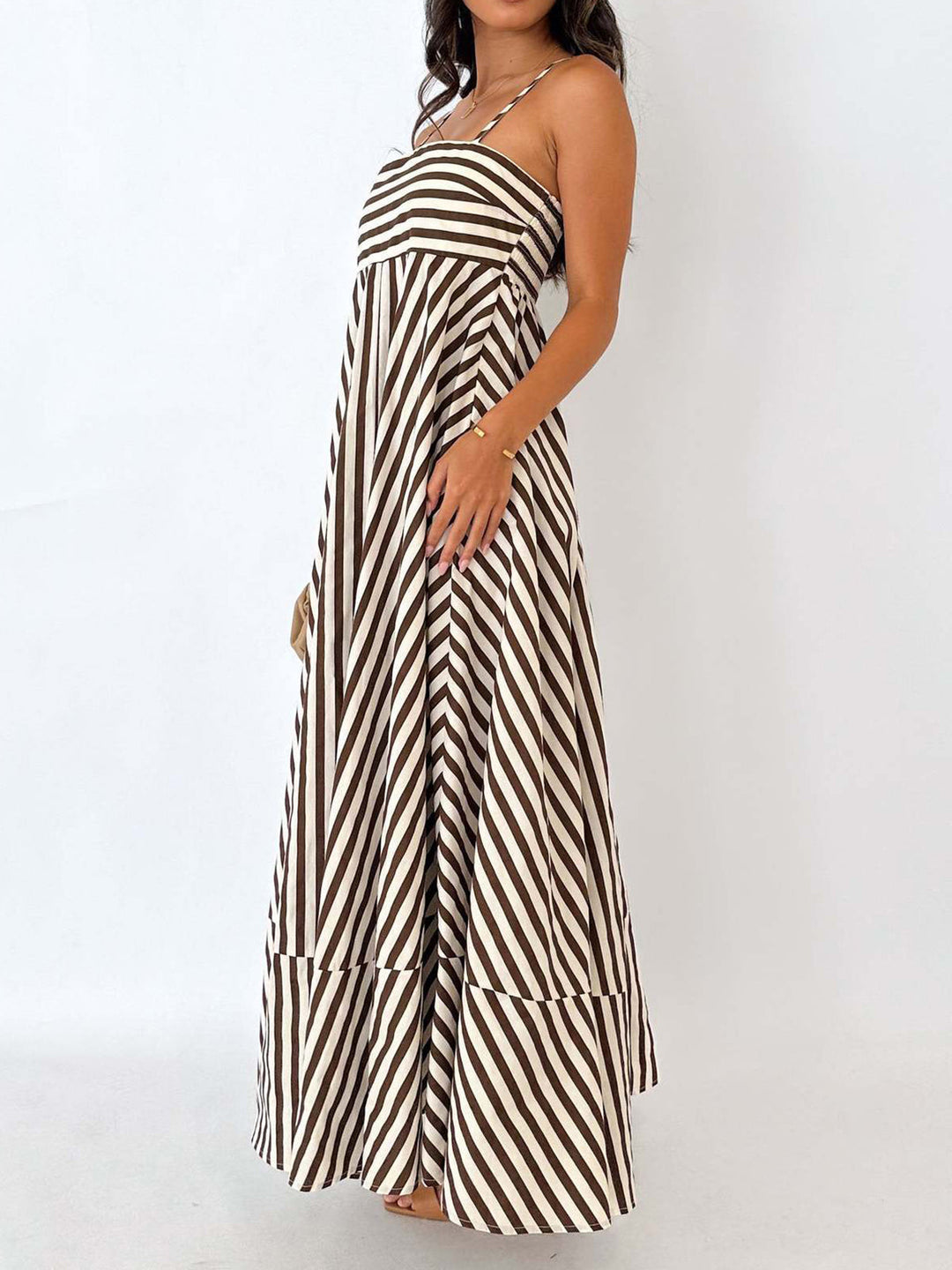 Robe longue évasée à bretelles rayées