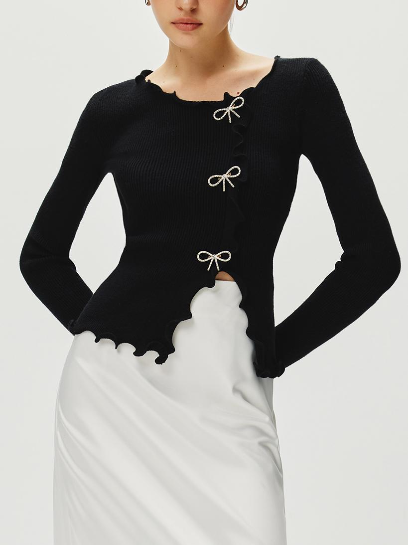 Pull à manches longues avec nœud en strass et bordure festonnée