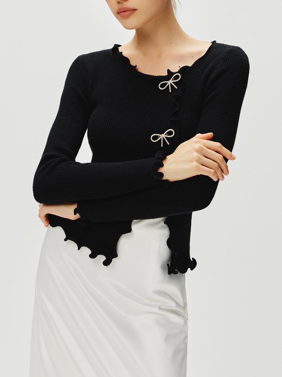 Pull à manches longues avec nœud en strass et bordure festonnée