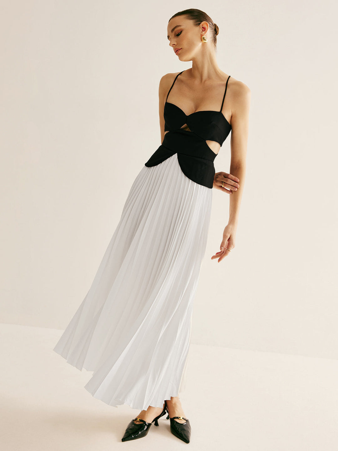 Robe plissée à découpes bicolores