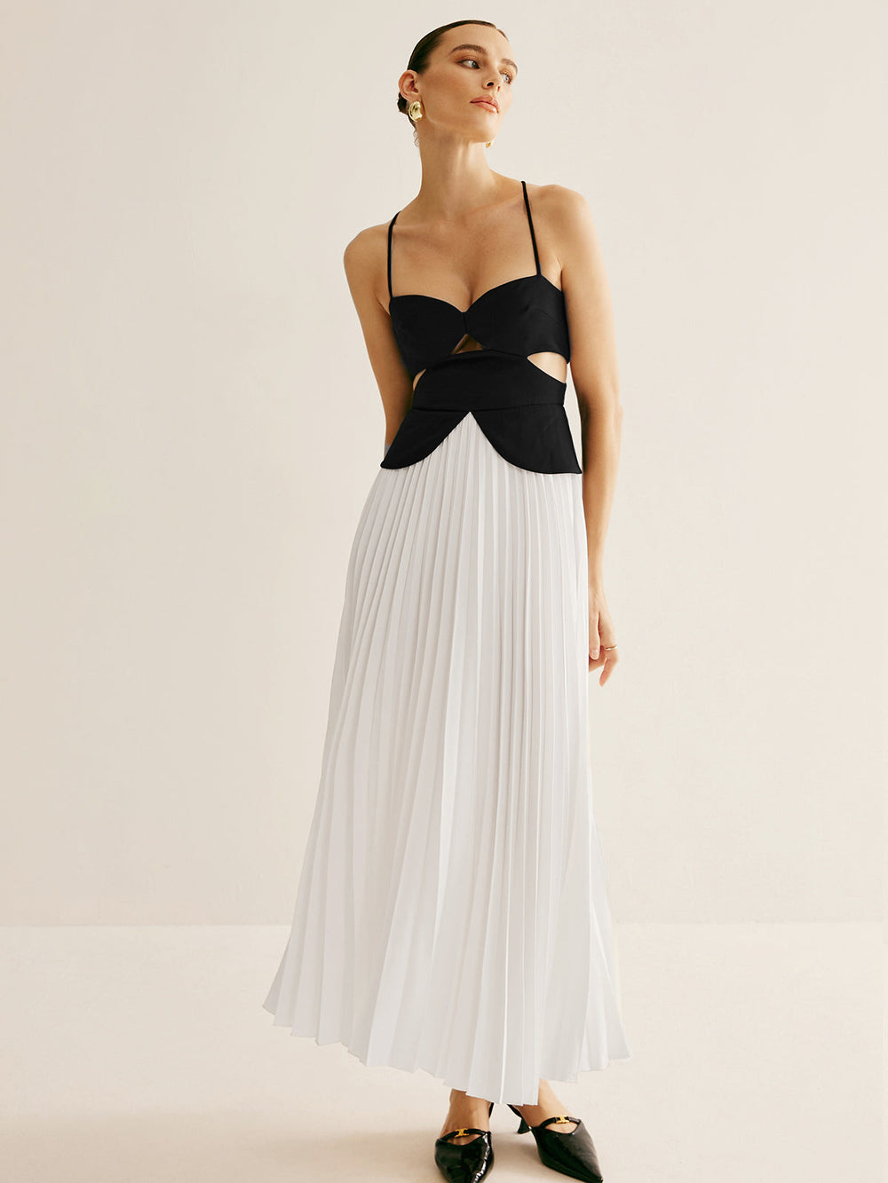 Robe plissée à découpes bicolores