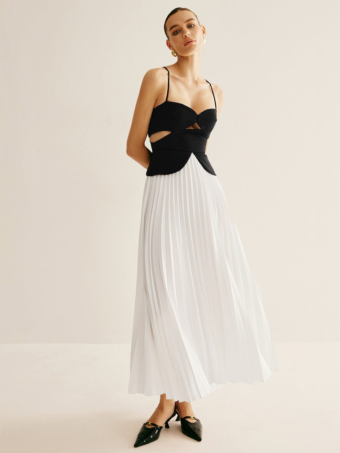 Robe plissée à découpes bicolores