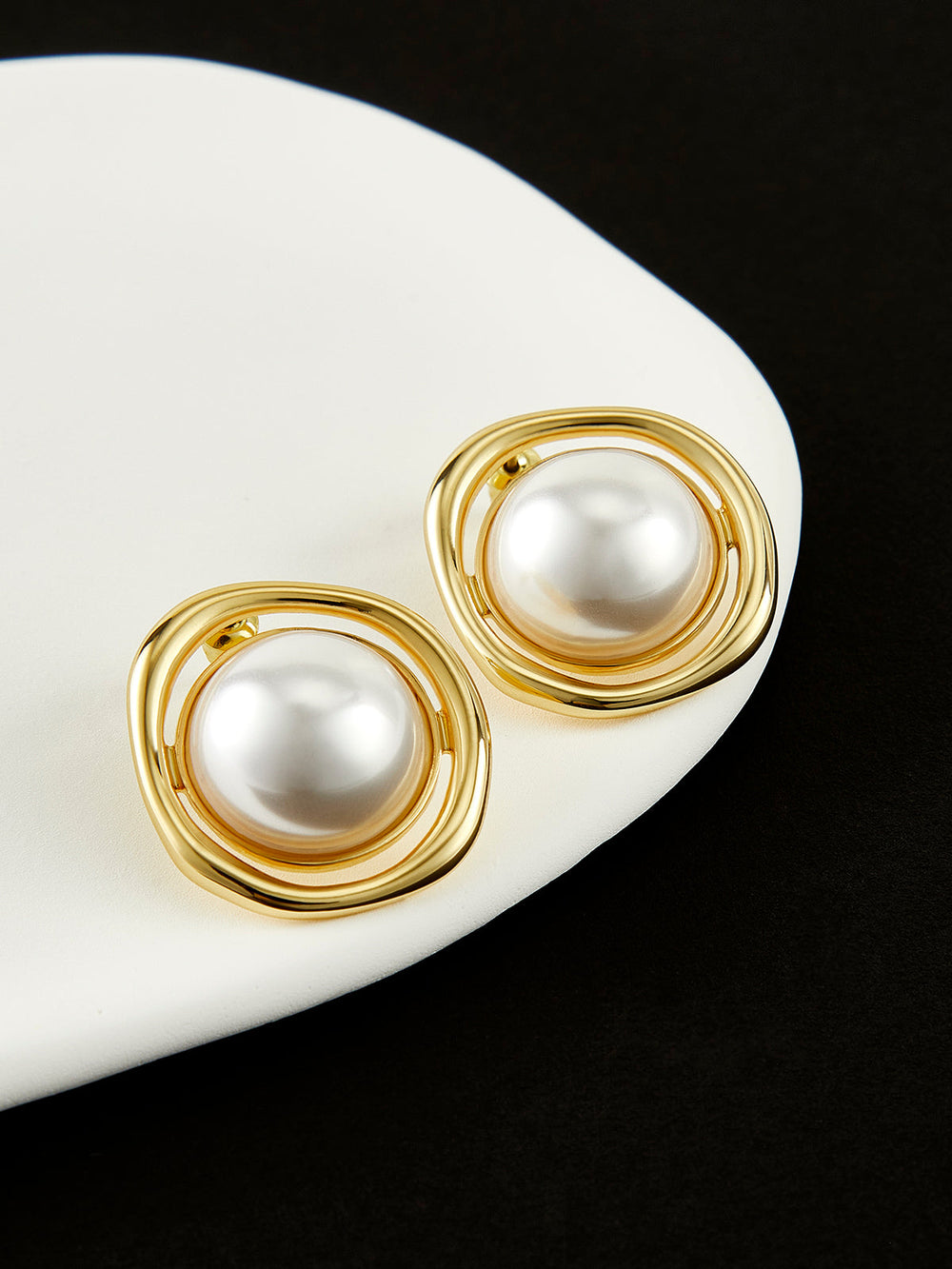 Boucles d'Oreilles Perle à Bordure Dorée