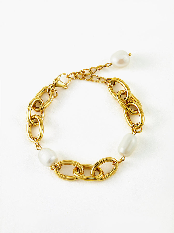 Bracelet à chaîne dorée avec perle ovale