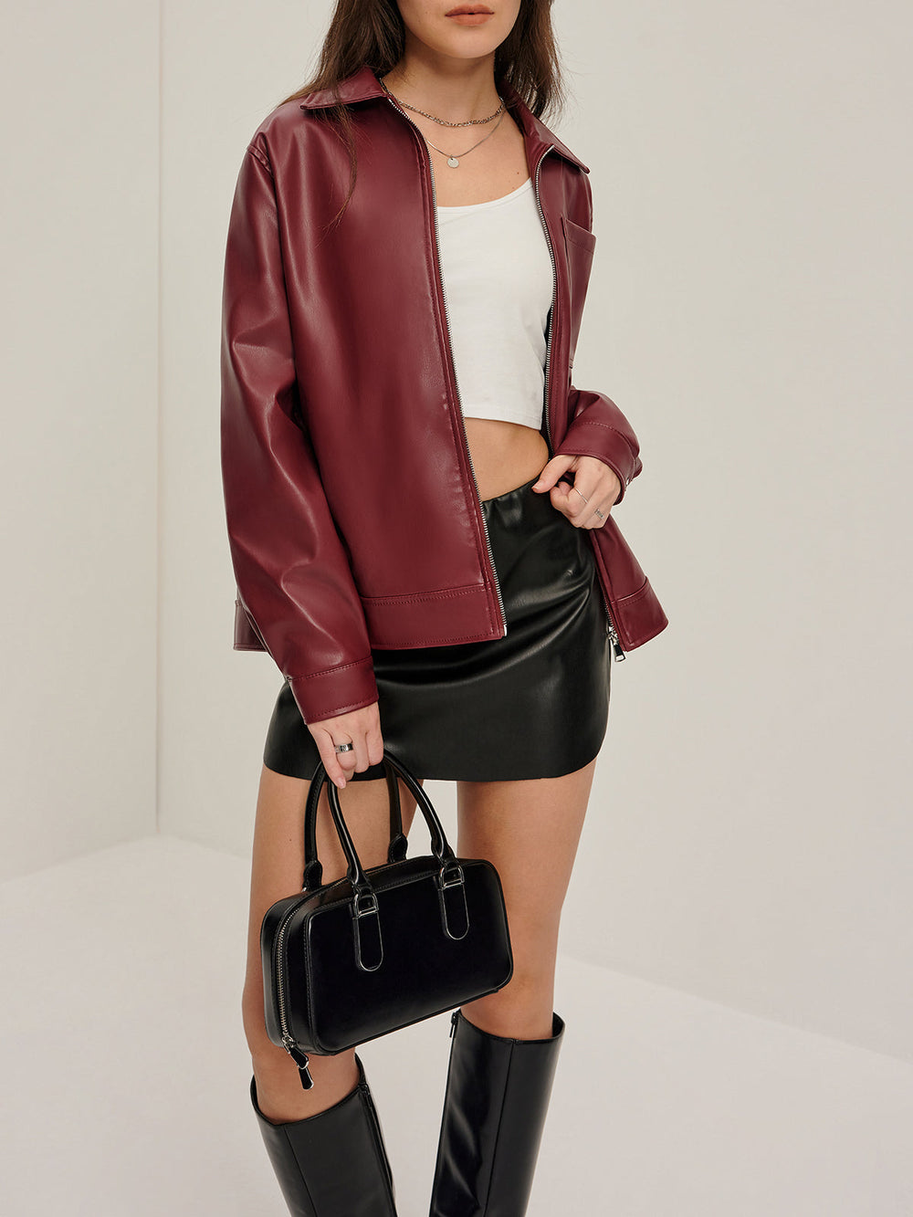 Veste en cuir synthétique à fermeture éclair sur le revers
