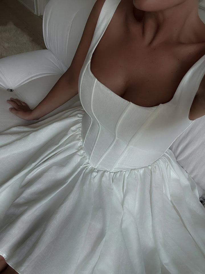 Robe Courte Élégante Unie Blanche
