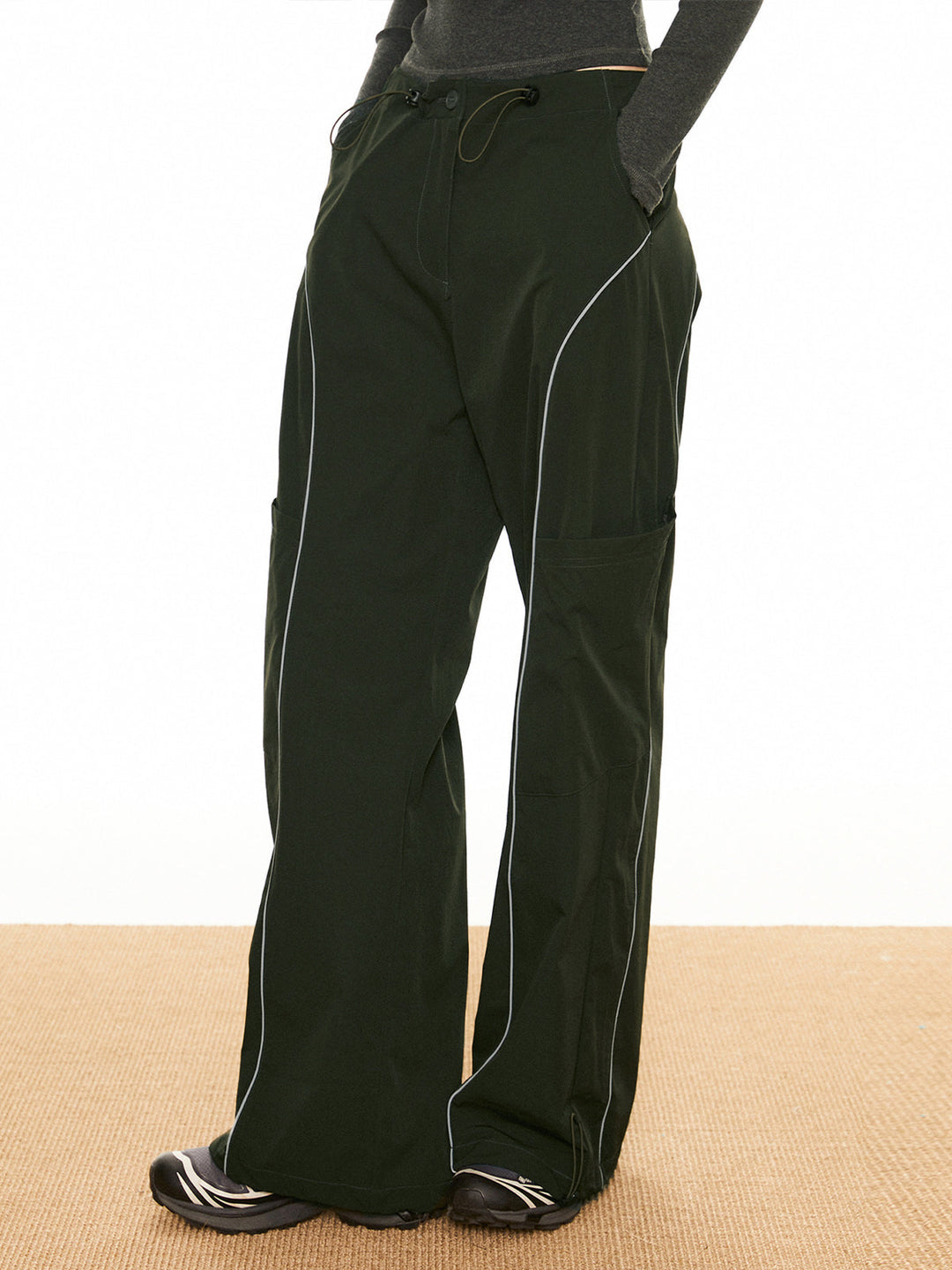 Pantalons à cordon de serrage avec passepoil contrasté