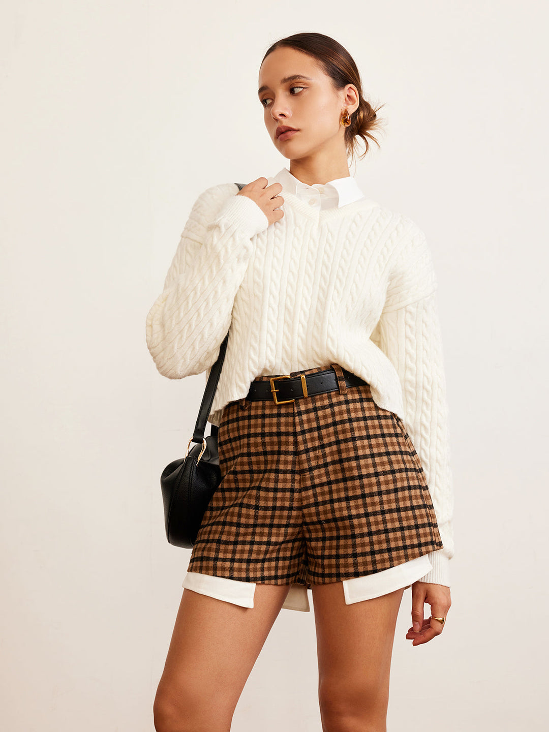 Pull en tricot torsadé à col en V