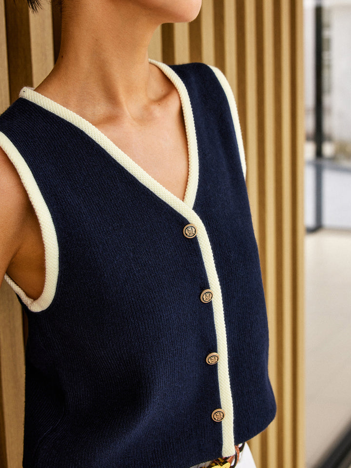 Gilet sans manches à boutons dorés et bordure contrastante
