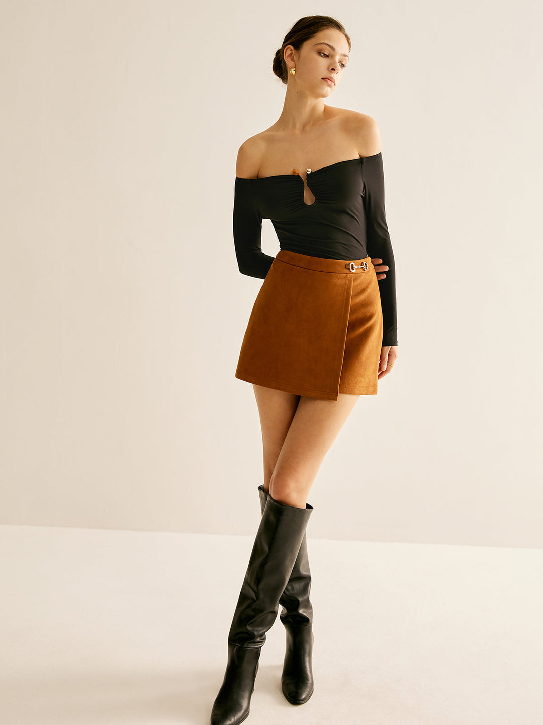 Jupe Mini en Daim avec Détails Métalliques