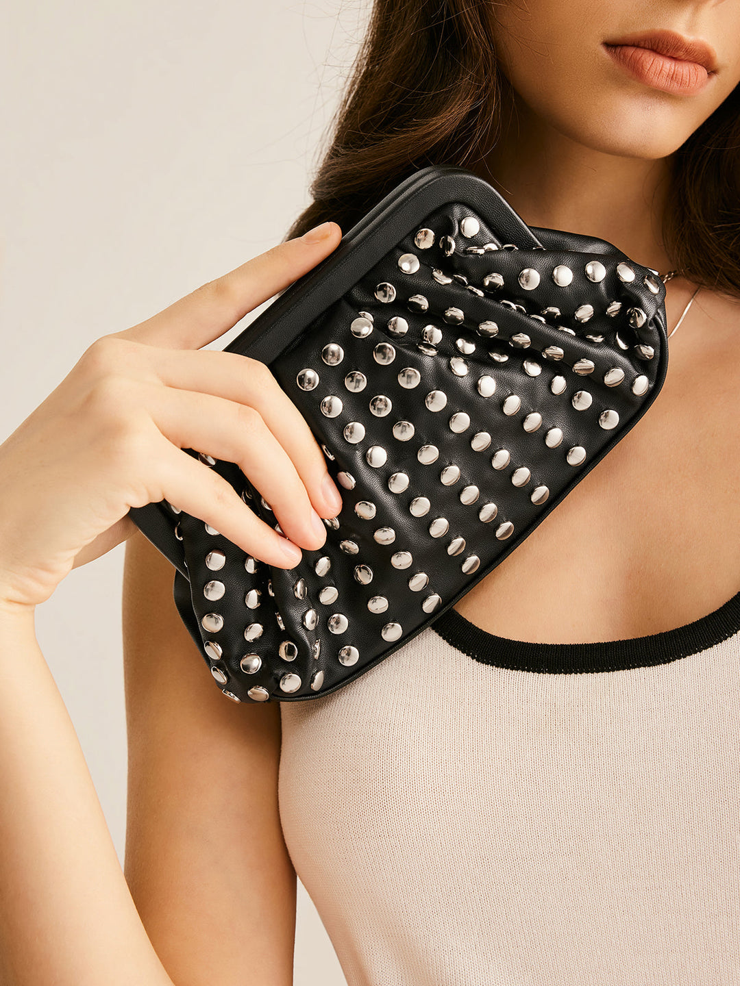 Pochette Plissée à Clous