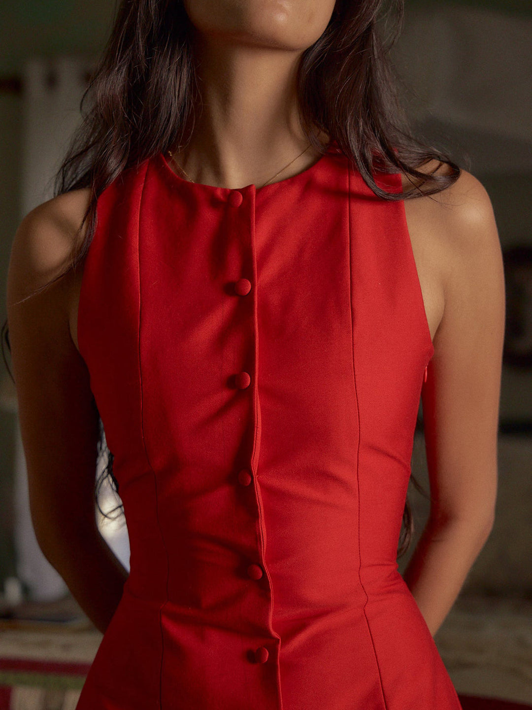 Robe Courte Sans Manches à Boutons sur le Devant