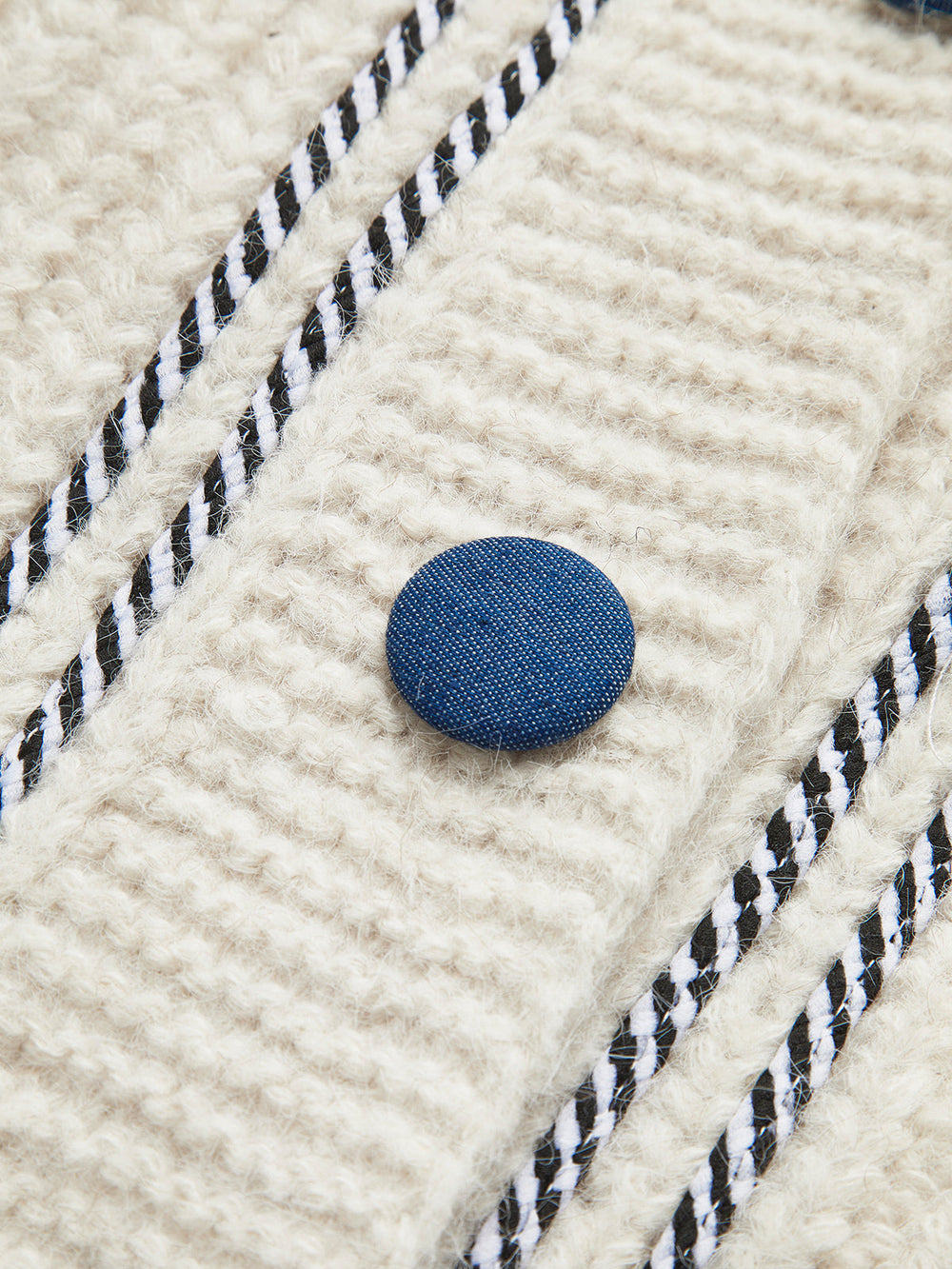 Cardigan en V avec Passepoil Contrastant et Poches