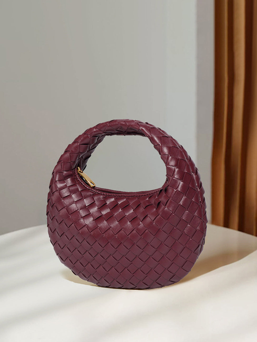 Sac à main zippé tissé arrondi