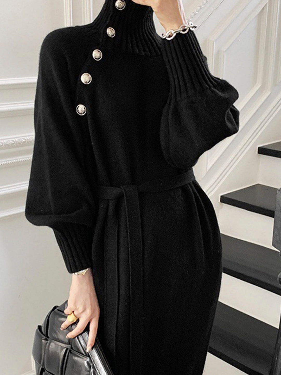 Robe pull à col roulé avec ceinture et boutons
