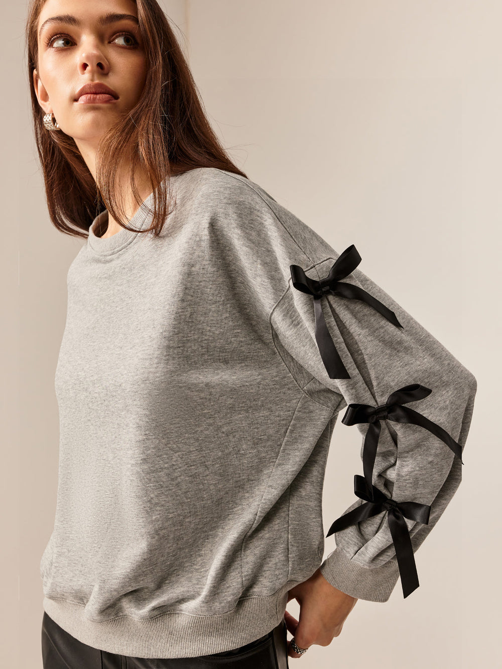 Sweatshirt à col ras du cou avec nœud