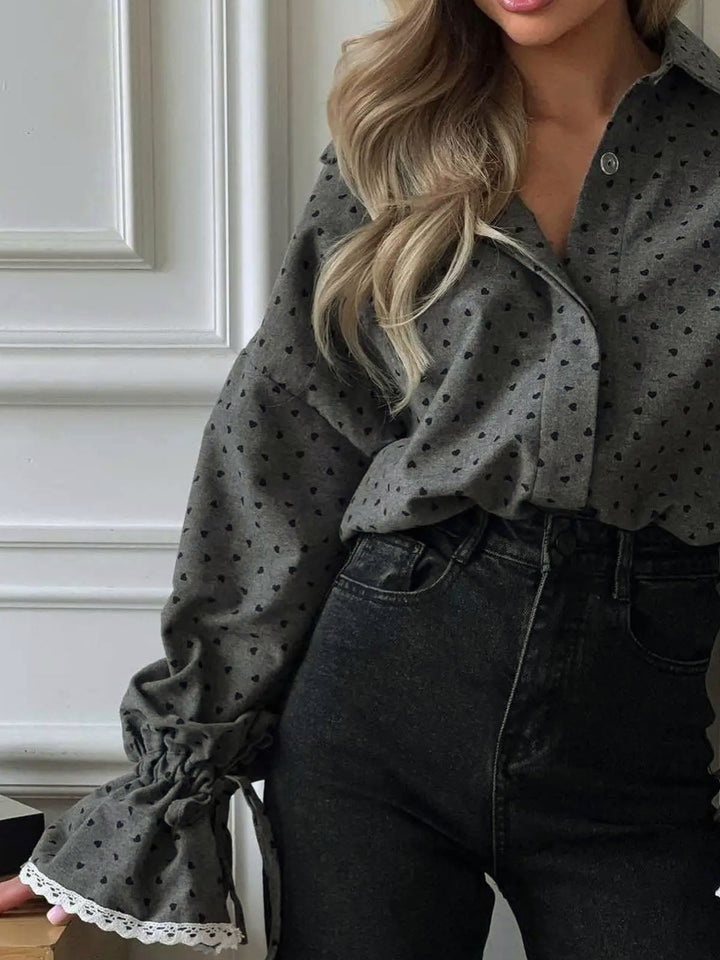Chemise boutonnée pour femmes avec imprimé cœur