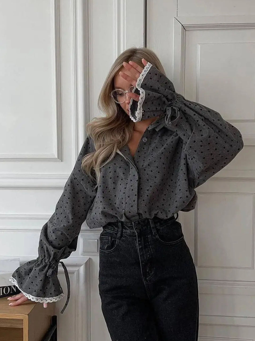 Chemise boutonnée pour femmes avec imprimé cœur