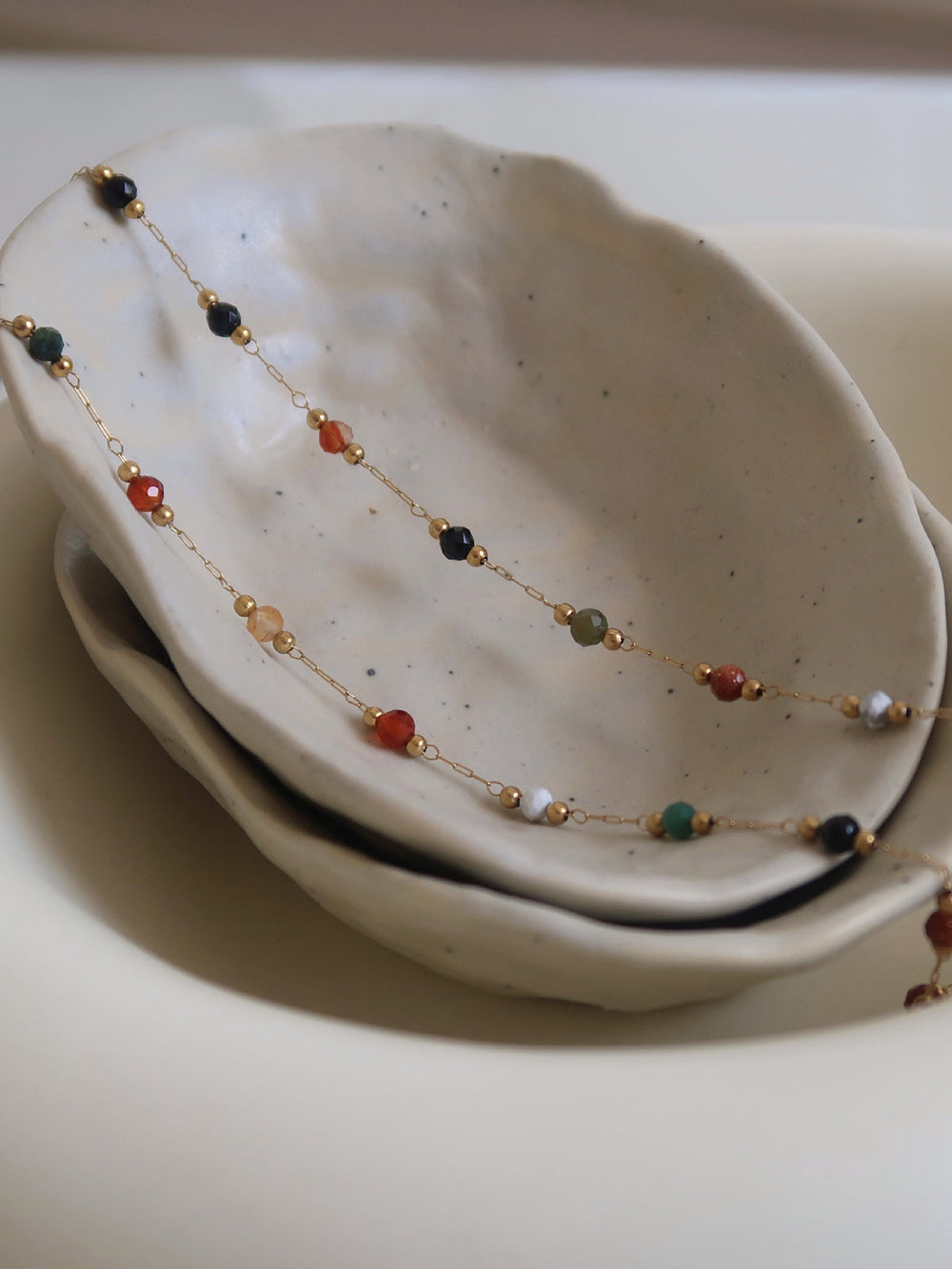 Collier à maillons perlés colorés