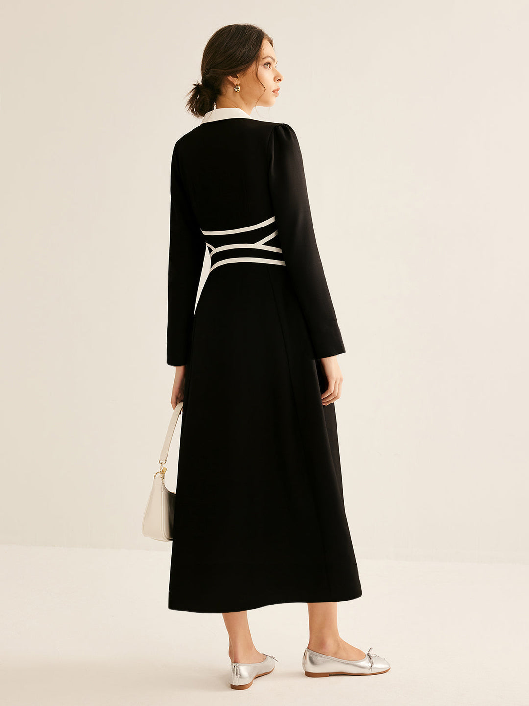 Robe à revers à manches longues et passepoil contrasté