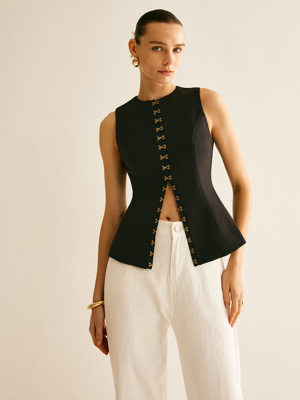Gilet à col rond avec détails métalliques
