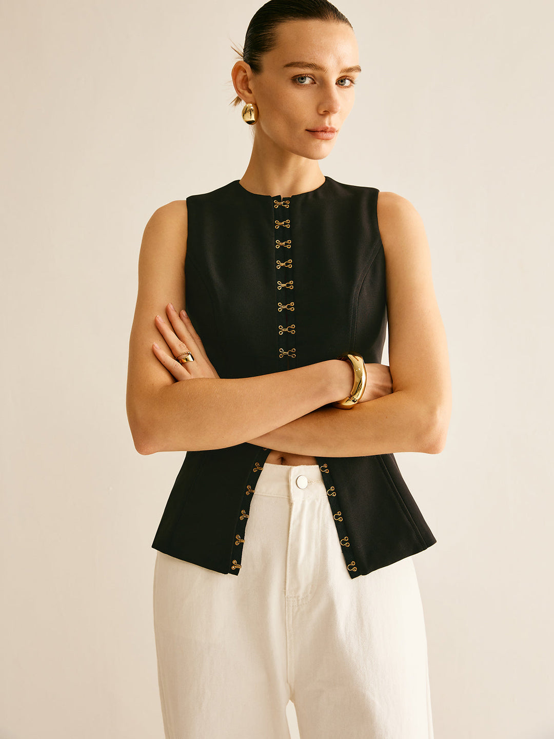Gilet à col rond avec détails métalliques
