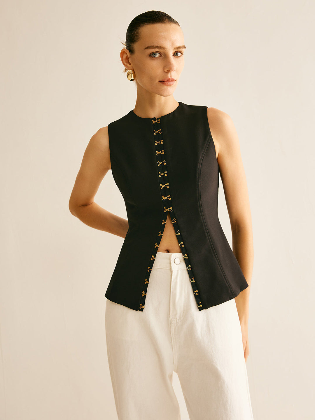 Gilet à col rond avec détails métalliques