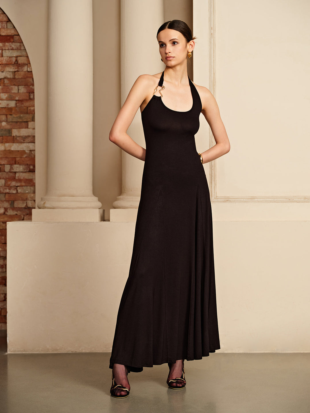 Robe Longue Style "Irregular-Ring" avec Col Foulard