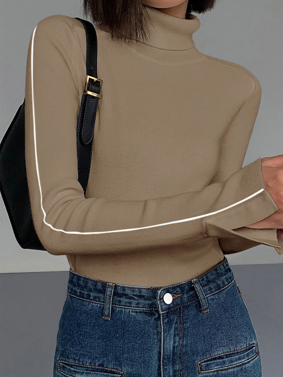 Pull en tricot à col roulé avec passepoil contrastant