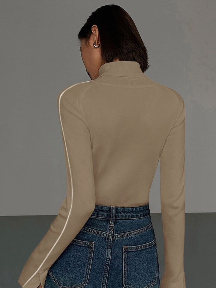 Pull en tricot à col roulé avec passepoil contrastant