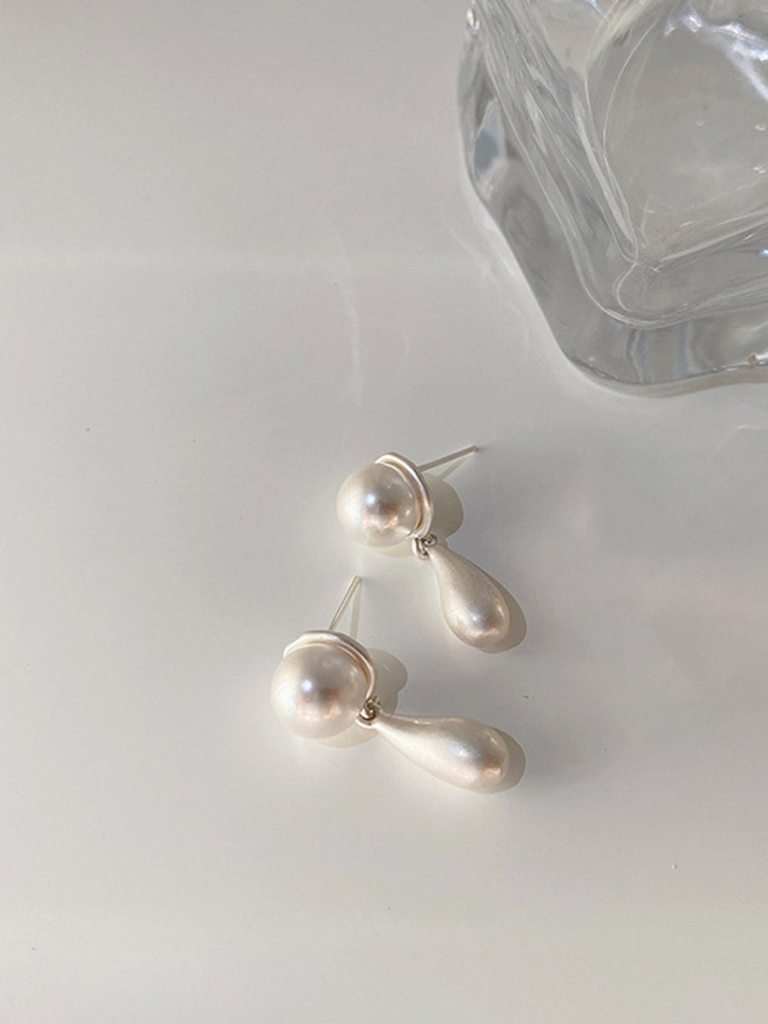 Boucles d'oreilles à breloques en forme de goutte d'eau en perle