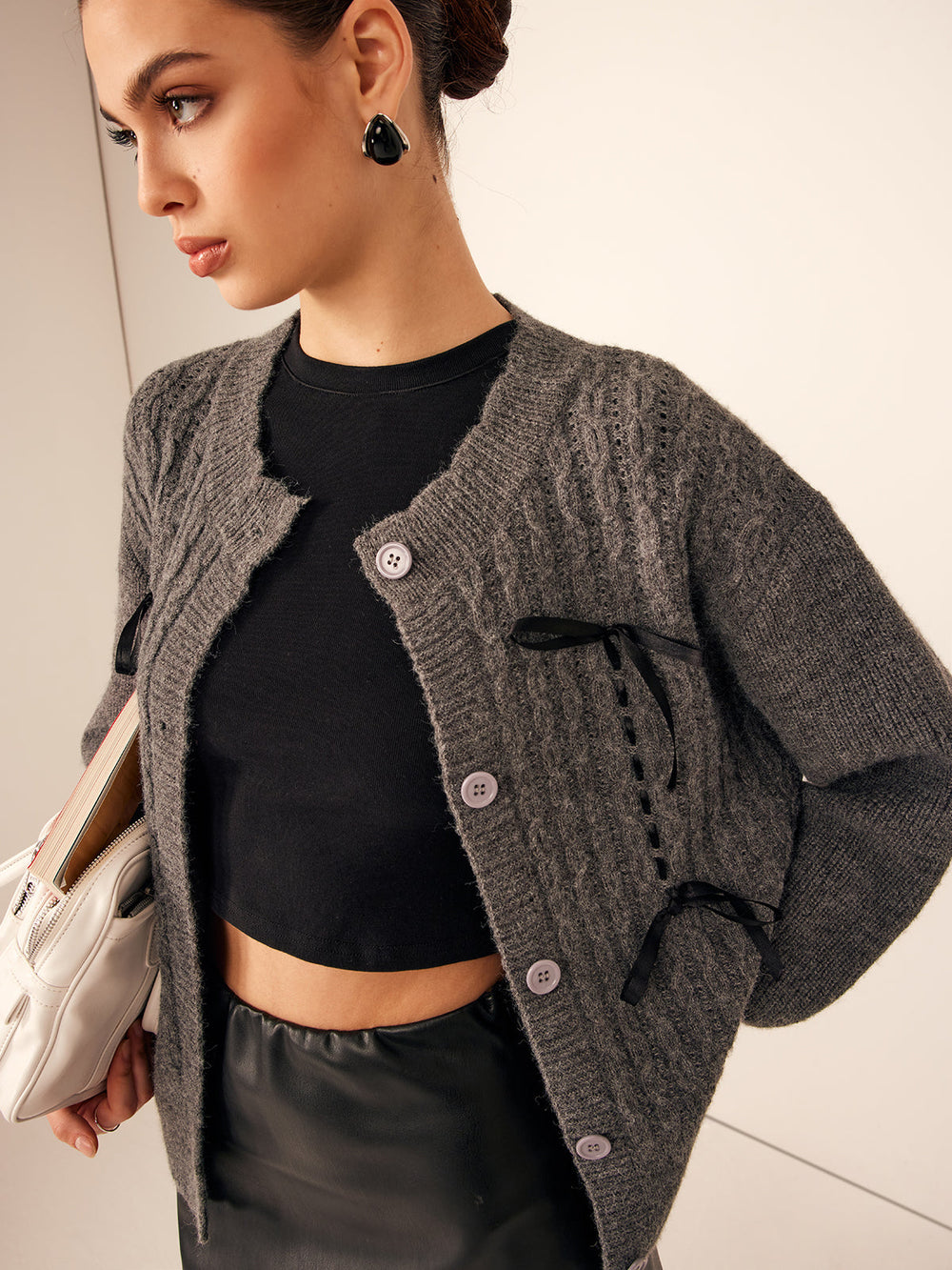 Cardigan à encolure arrondie avec finition ondulée
