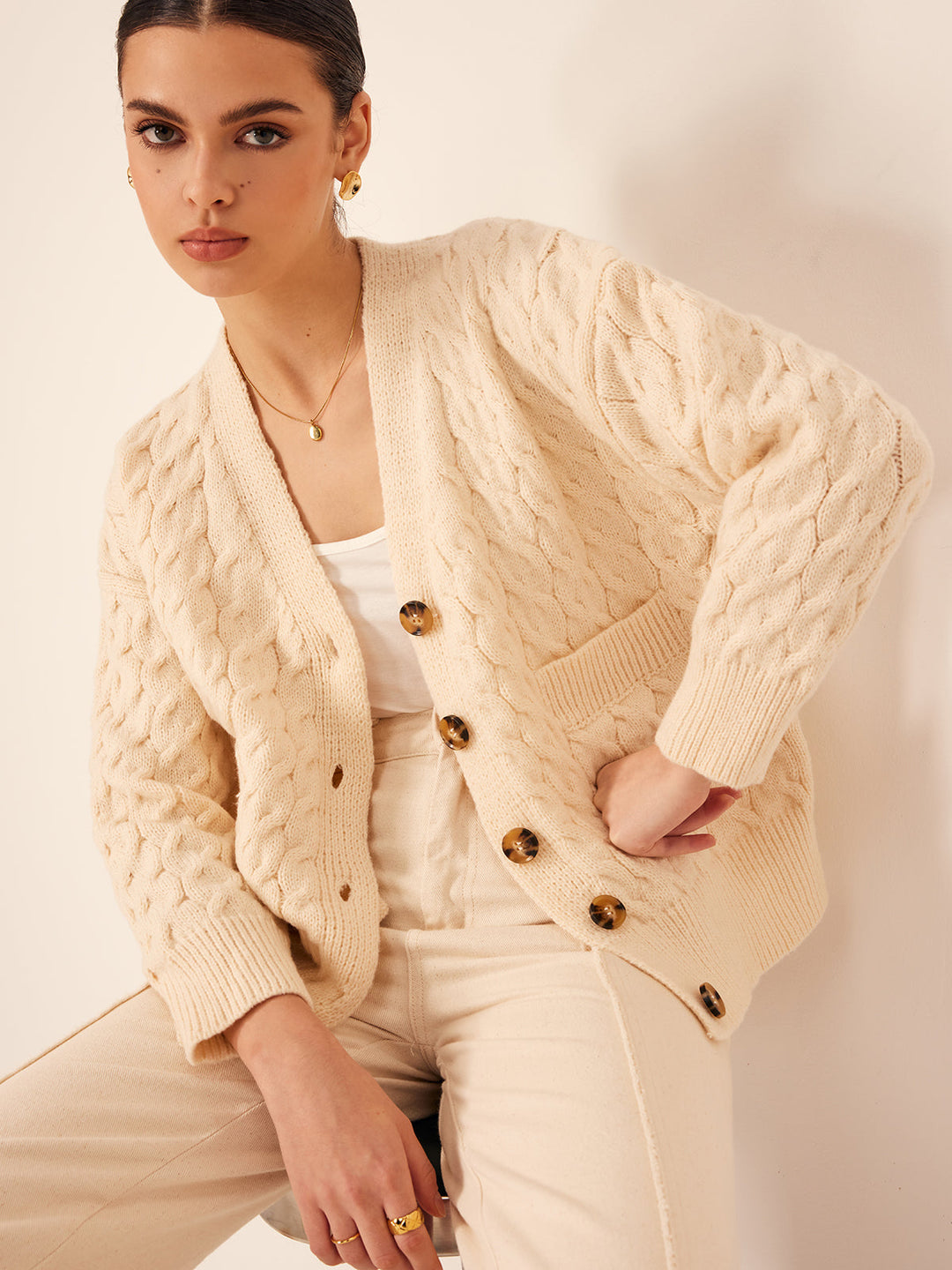 Cardigan Élégant à Col en V en Maille Cô telée