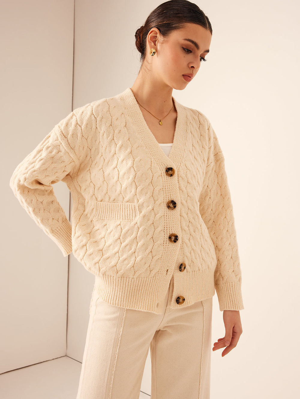 Cardigan Élégant à Col en V en Maille Cô telée
