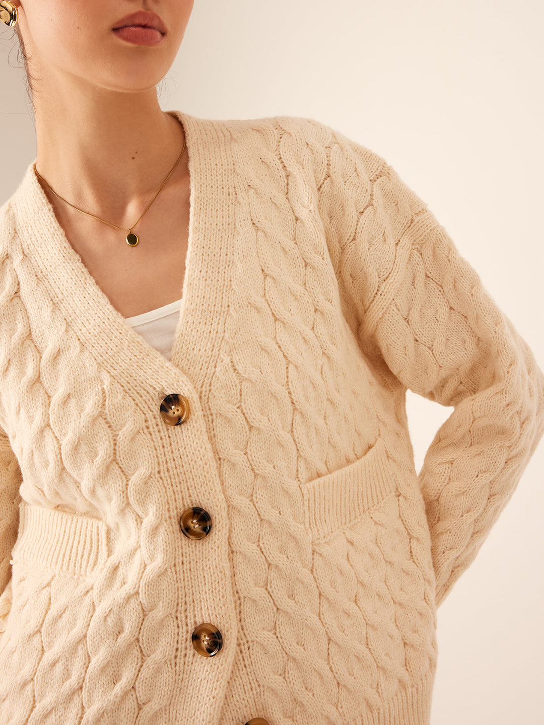Cardigan Élégant à Col en V en Maille Cô telée