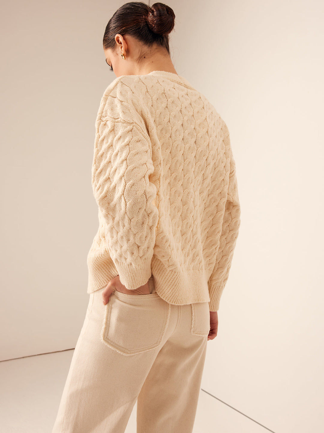 Cardigan Élégant à Col en V en Maille Cô telée