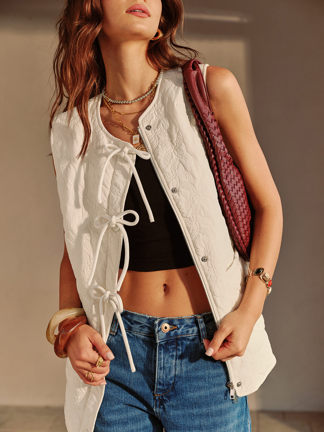 Gilet zippé à nœud décoratif