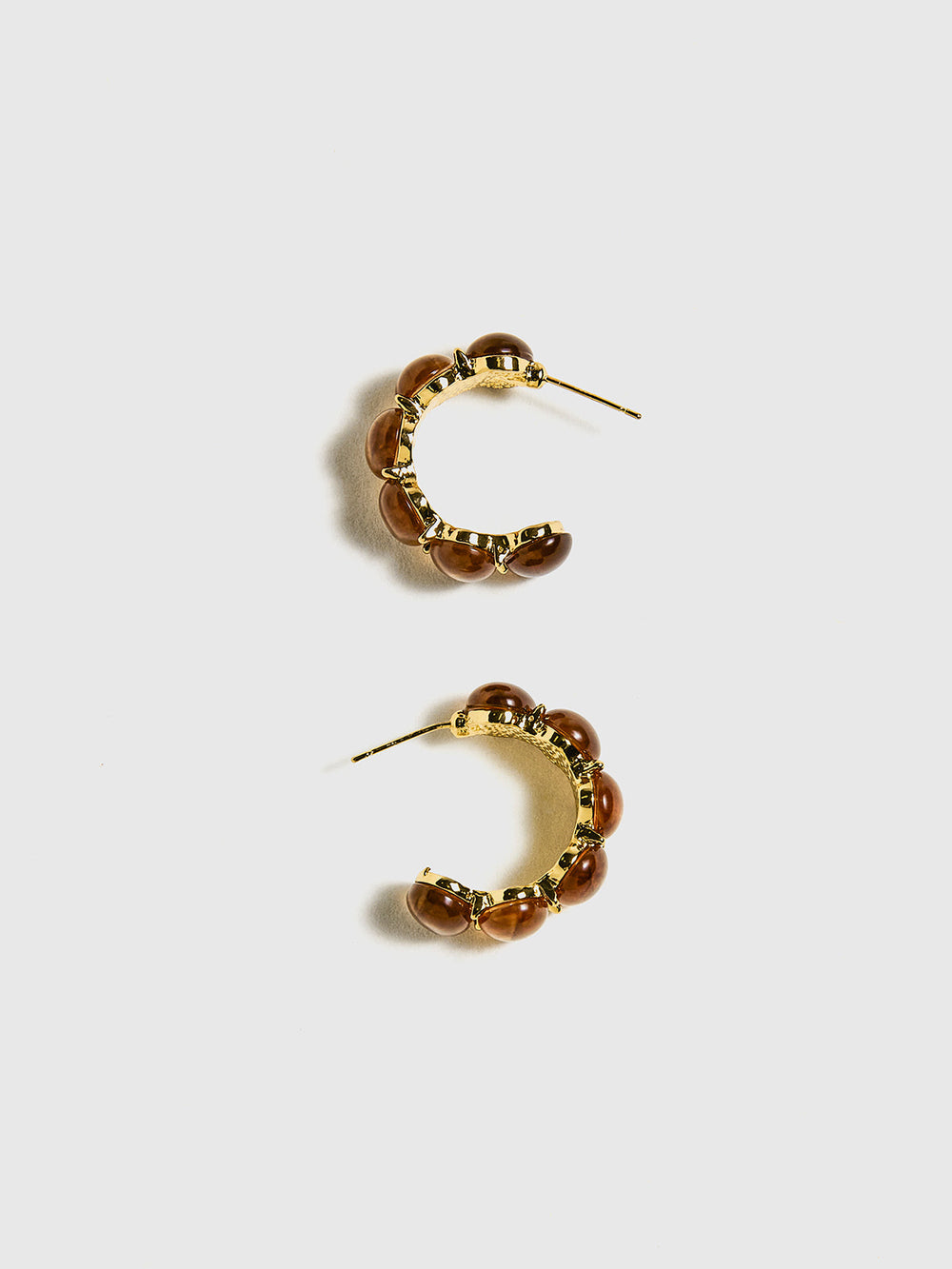 Boucles d'oreilles créoles cloutées vintage ornées de perles