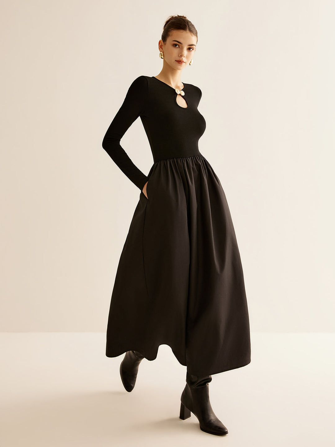 Robe à encolure en clé