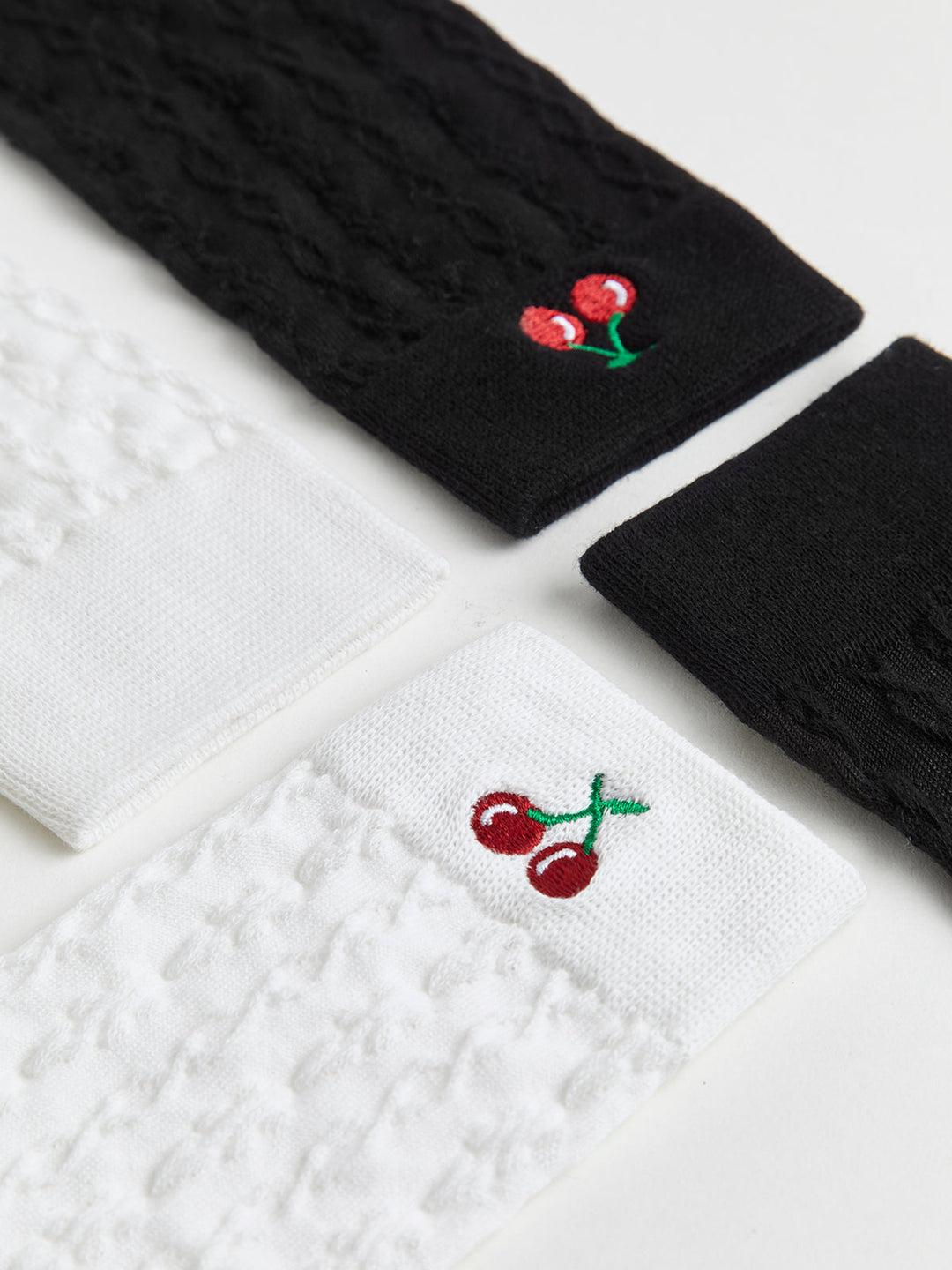 Chaussettes chaudes Cherry Embroidered Twist